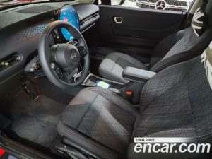 Mini Cooper ESSENTIAL 2025 года из Южной Кореи