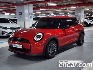 Mini Cooper ESSENTIAL 2025 года из Южной Кореи
