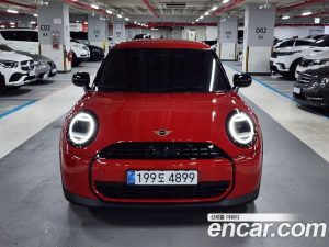 Mini Cooper ESSENTIAL 2025 года из Южной Кореи
