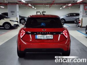 Mini Cooper ESSENTIAL 2025 года из Южной Кореи