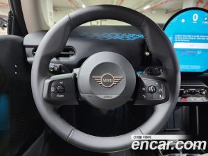 Mini Cooper ESSENTIAL 2025 года из Южной Кореи