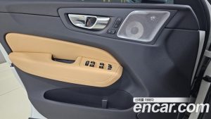 Volvo XC60 T8 Ultra Bright 2025 года из Южной Кореи