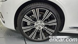 Volvo S90 B6 AWD Ultra Bright 2025 года из Южной Кореи