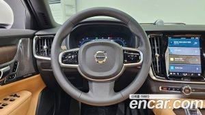 Volvo S90 B6 AWD Ultra Bright 2025 года из Южной Кореи