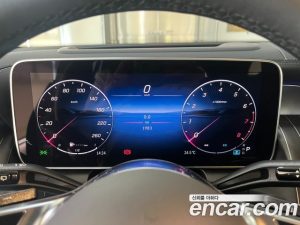 Mercedes-Benz GLC-Class GLC300 4MATIC Avantgarde 2025 года из Южной Кореи