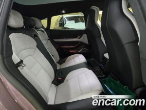 Porsche Taycan Turbo CROSS TURISMO 2023 года из Южной Кореи