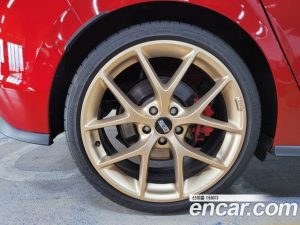 Volkswagen Golf 2.0 GTI 2023 года из Южной Кореи
