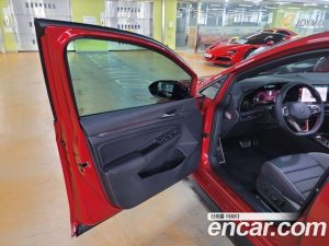 Volkswagen Golf 2.0 GTI 2023 года из Южной Кореи
