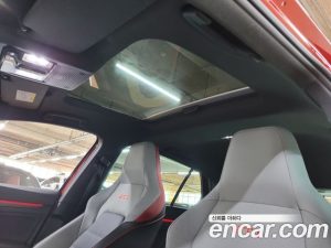 Volkswagen Golf 2.0 GTI 2023 года из Южной Кореи