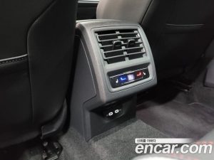 Volkswagen Golf 2.0 GTI 2023 года из Южной Кореи