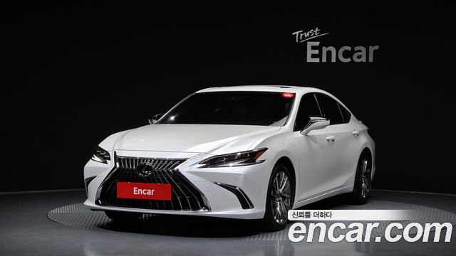 Lexus ES Executive 2025 года из Кореи