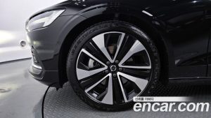 Volvo S60 B5 ULTIMATE Bright 2023 года из Южной Кореи