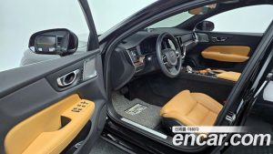 Volvo S60 B5 ULTIMATE Bright 2023 года из Южной Кореи
