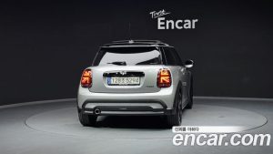 Mini Cooper CLASSIC Plus 2024 года из Южной Кореи