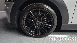 Mini Cooper CLASSIC Plus 2024 года из Южной Кореи