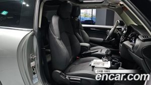 Mini Cooper CLASSIC Plus 2024 года из Южной Кореи