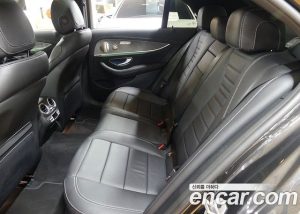 Mercedes-Benz E-Class E350 4MATIC AMG Line 2023 года из Южной Кореи