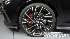 Volkswagen Golf 2.0 GTI 2024 года из Южной Кореи