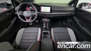 Volkswagen Golf 2.0 GTI 2024 года из Южной Кореи