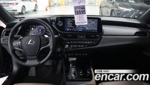 Lexus ES Luxury Plus 2025 года из Южной Кореи