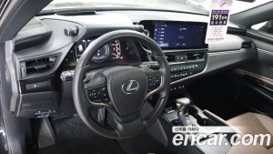 Lexus ES Luxury Plus 2025 года из Южной Кореи