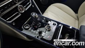 Bentley Flying Spur 4.0 Azure 2024 года из Южной Кореи