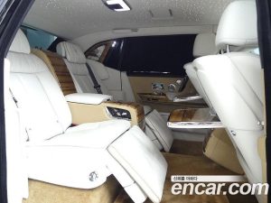 Rolls-Royce Phantom 6.7 EWB V12 2023 года из Южной Кореи