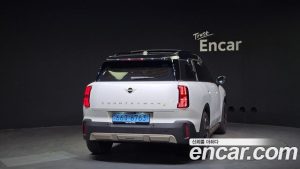 Mini Countryman ALL4 SE Favoured 2025 года из Южной Кореи