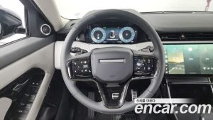 Land Rover Range Rover Evoque P250 Dynamic SE 2024 года из Южной Кореи