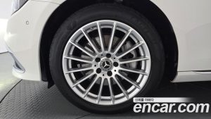 Mercedes-Benz E-Class E220d 4MATIC Exclusive 2023 года из Южной Кореи