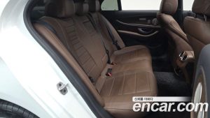 Mercedes-Benz E-Class E220d 4MATIC Exclusive 2023 года из Южной Кореи