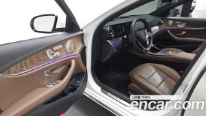 Mercedes-Benz E-Class E220d 4MATIC Exclusive 2023 года из Южной Кореи