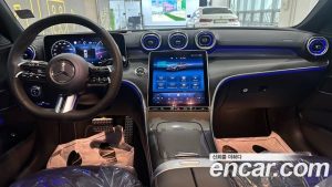 Mercedes-Benz C-Class C300 4MATIC AMG Line 2023 года из Южной Кореи
