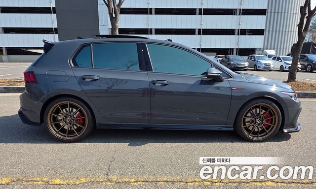 Volkswagen Golf 2.0 GTI 2024 года из Кореи