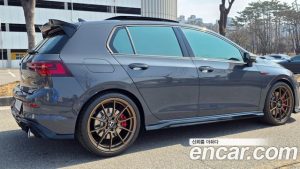 Volkswagen Golf 2.0 GTI 2024 года из Южной Кореи