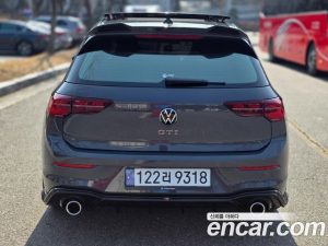 Volkswagen Golf 2.0 GTI 2024 года из Южной Кореи