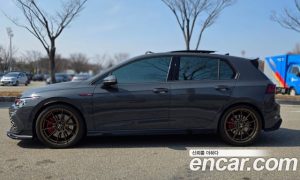 Volkswagen Golf 2.0 GTI 2024 года из Южной Кореи