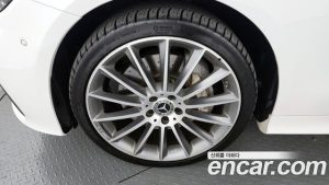 Mercedes-Benz E-Class E450 4MATIC Coupe 2023 года из Южной Кореи