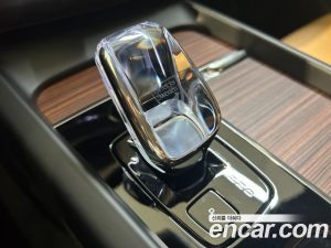 Volvo XC60 T8 Ultra Bright 2025 года из Южной Кореи