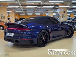 Porsche 911 CARRERA 4 GTS Cabriolet 2024 года из Южной Кореи