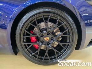 Porsche 911 CARRERA 4 GTS Cabriolet 2024 года из Южной Кореи