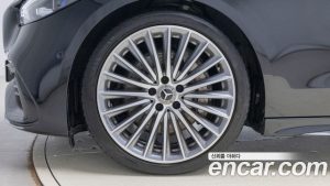 Mercedes-Benz C-Class C300 4MATIC AMG Line 2023 года из Южной Кореи