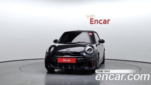 Mini Cooper Convertible JCW 2025 года из Южной Кореи