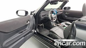 Mini Cooper Convertible JCW 2025 года из Южной Кореи