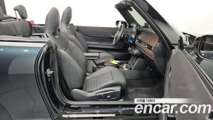 Mini Cooper Convertible JCW 2025 года из Южной Кореи