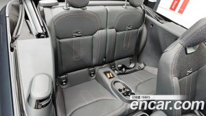 Mini Cooper Convertible JCW 2025 года из Южной Кореи