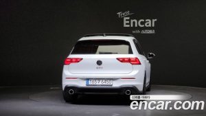 Volkswagen Golf 2.0 GTI 2024 года из Южной Кореи