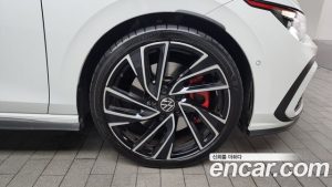 Volkswagen Golf 2.0 GTI 2024 года из Южной Кореи