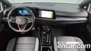 Volkswagen Golf 2.0 GTI 2024 года из Южной Кореи