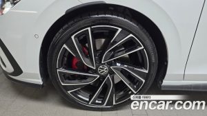 Volkswagen Golf 2.0 GTI 2024 года из Южной Кореи
